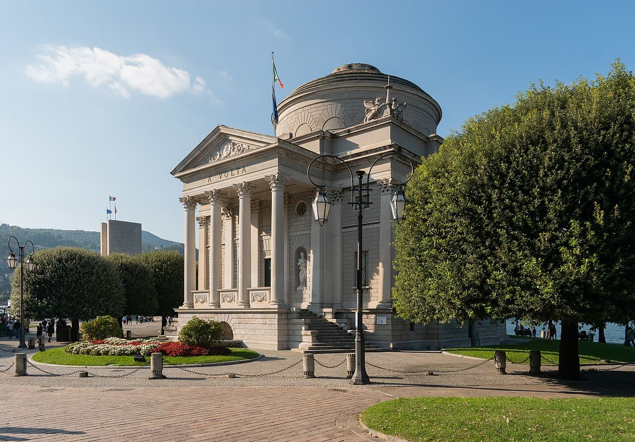 Tempio Voltiano · au bord du lungolago